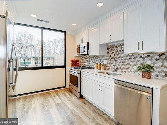 2nd image of 479 N Armistead St APT 101