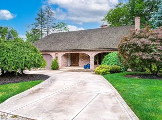 7152 Ashlawn Dr, Brecksville, OH 44141