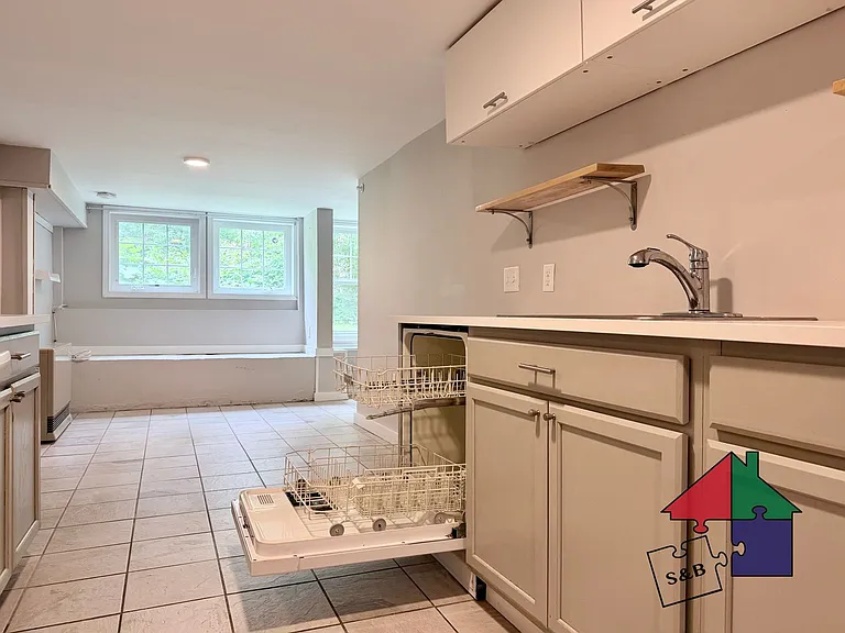 110 Northfield St — Photo 8