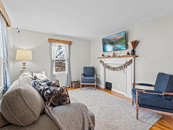 5th image of 804 Seymour Street