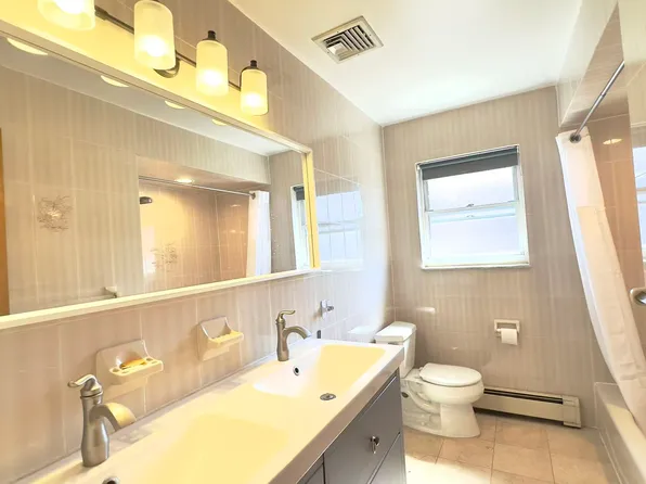 1622 John Street image 10 of 11