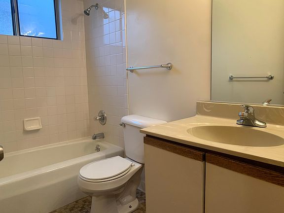 5th image of 615 Douglas Ave #D1