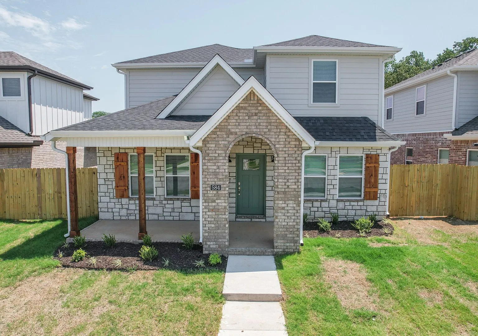 4 bedroom 3.5 bath home! — Photo 1