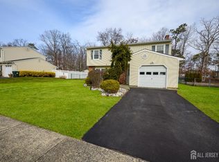 9 Conifer St, Howell, NJ 07731