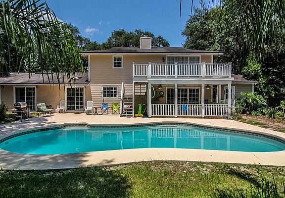 2nd image of 2420 Los Robles Dr