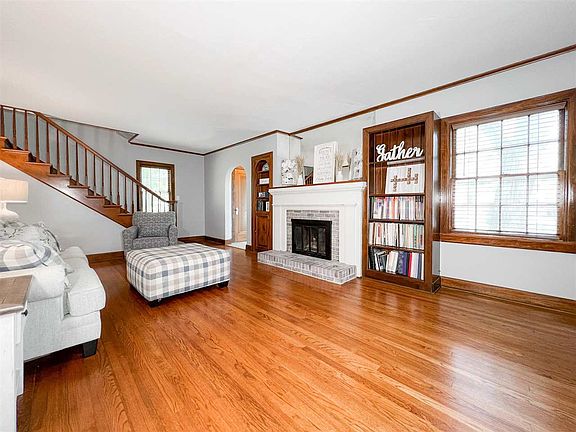 5th image of 126 Whitworth Ave