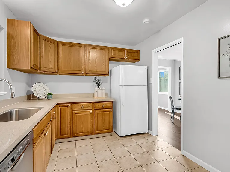 934 Pierce St — Photo 15