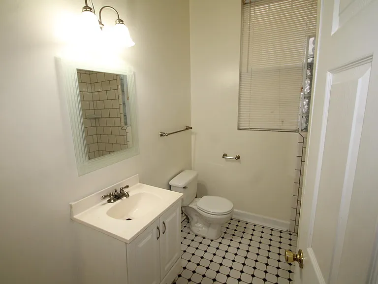 216 W 38th St — Photo 11