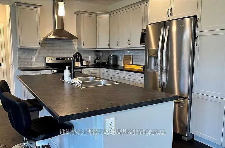 63 Royal Cres — Photo 7