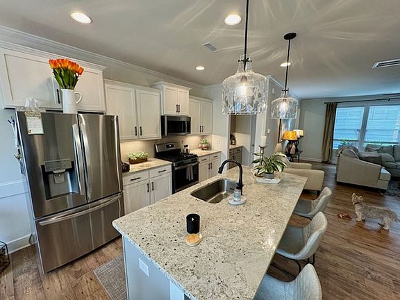 5th image of 128 Etteinne Garden Ln
