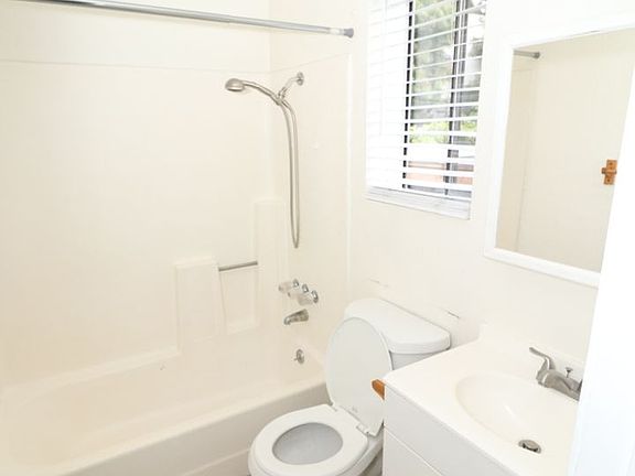 5th image of 407 Church Ave #2B-1BA-650SQFT