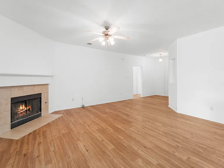 9825 Tyler Dr — Photo 10