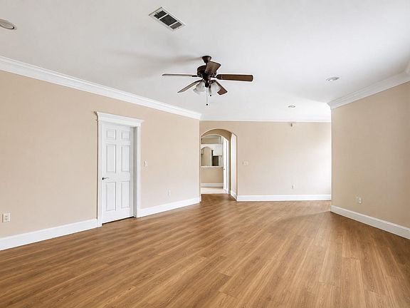 4th image of 108 Harbour Town Cir