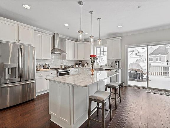 5th image of 35 Allegheny Ave