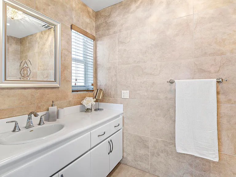 4741 NE 29th Ave — Photo 30