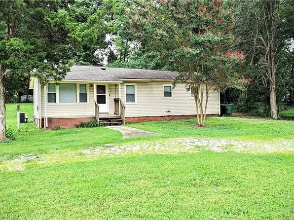 826 Graylyn Dr, High Point, NC 27263