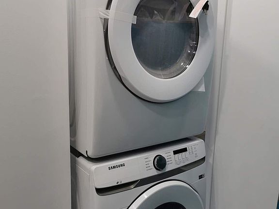 Full size in-unit laundry