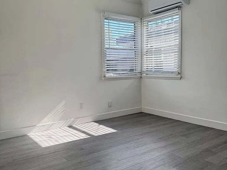 1327 N Kenwood St #1327 — Photo 5