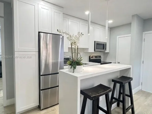 6330 SW 79th St APT 7, South Miami, FL 33143
