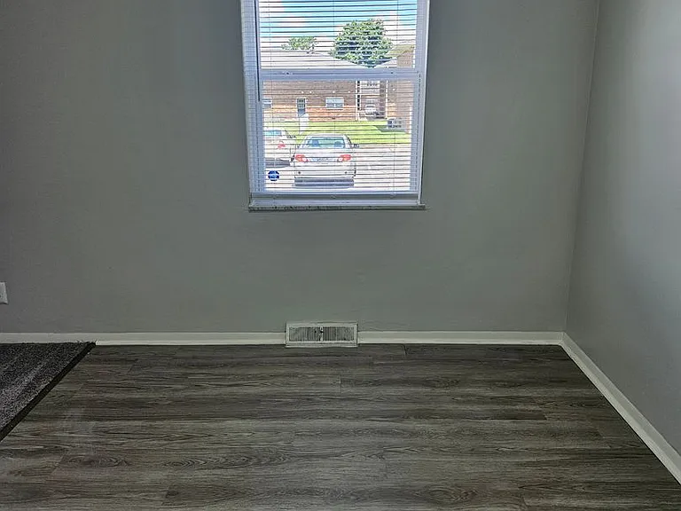 Fairmont Apartments — Photo 12