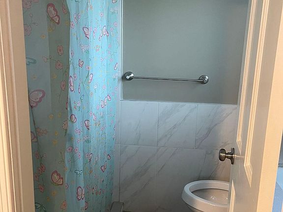 5th image of 516 Hicks Ave