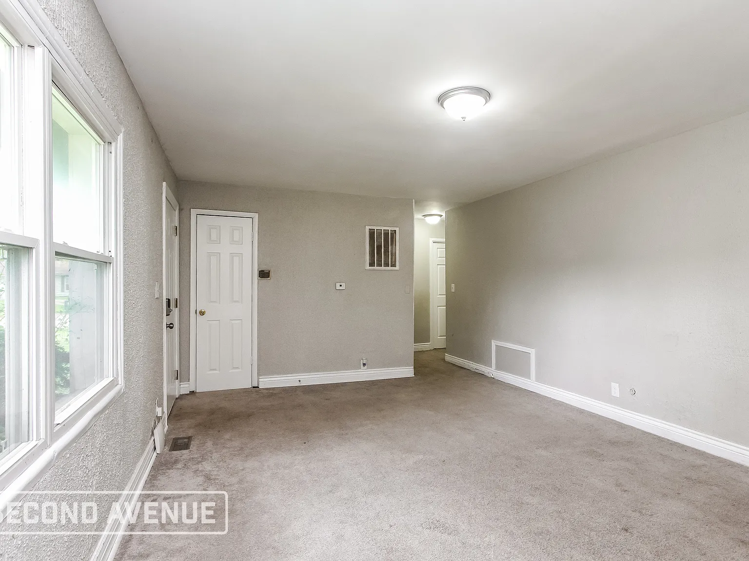 3 bed, 1.0 bath, 1073 sqft, $1,150 — Photo 3