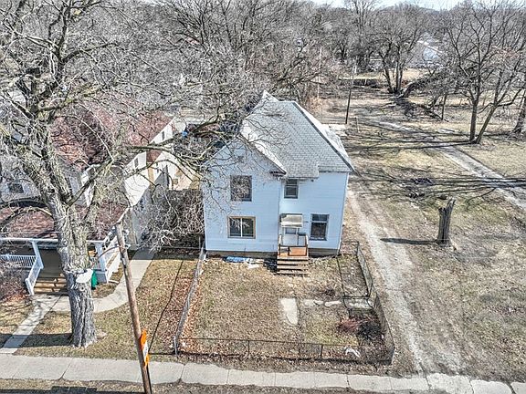 3rd image of 1590 N Water St