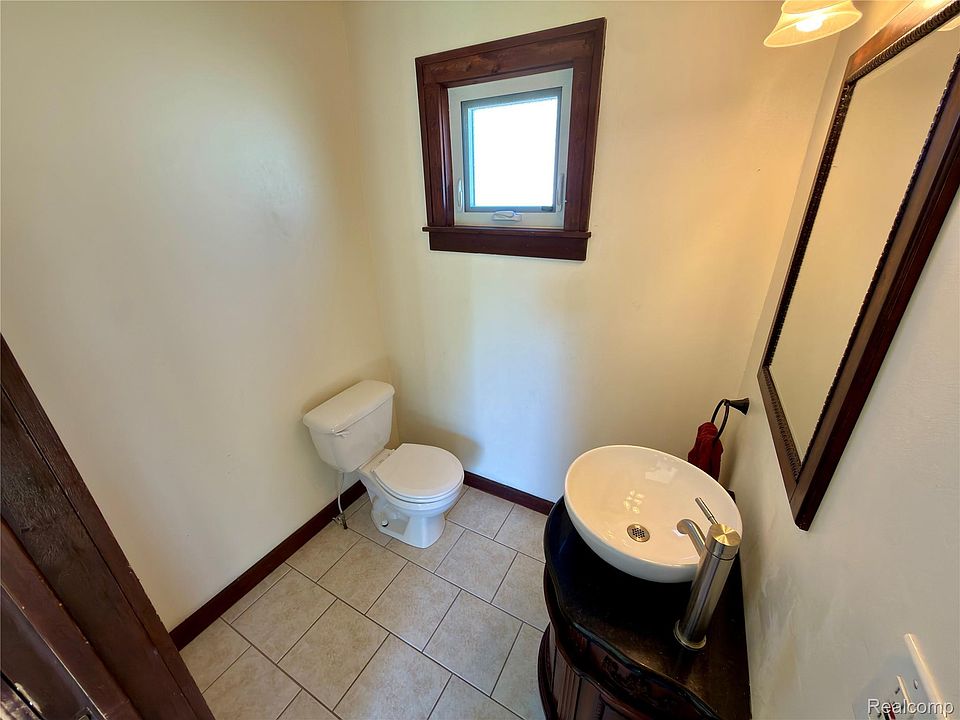 820 White Ave, photo 8