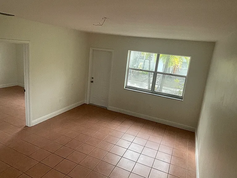 1023 NW 36th Ave #4 — Photo 5