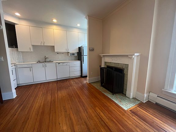 3rd image of 261 Ten Eyck St #4