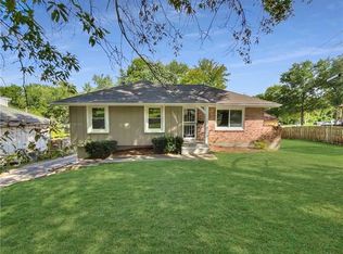 10825 Hillcrest Rd, Kansas City, MO 64134