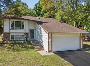 6242 Whispering Oaks Dr, Eden Prairie, MN 55346