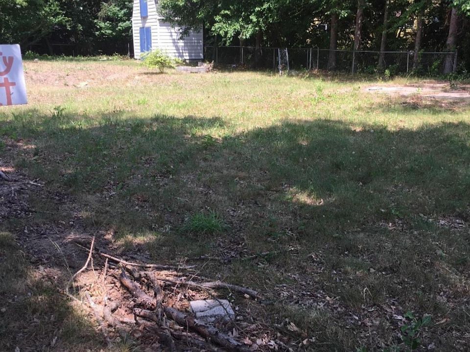 2nd image of 318 Park St