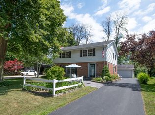 7466 N Mohawk Rd, Fox Pt, WI 53217