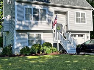 60 Osceola Ave, Narragansett, RI 02882