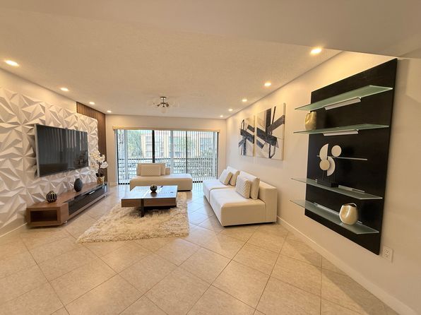 4040 N Hills Dr APT 26