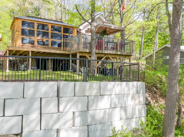 664 Raby Rd, Tay Valley, ON K0H 2B0