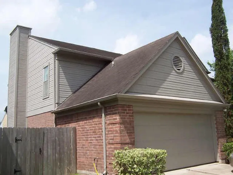 4819 Sunshine Dr — Photo 2