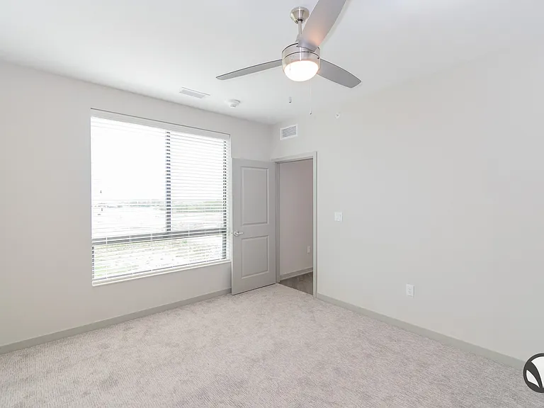 Chateau at Yankee Hill Apartments — Photo 70