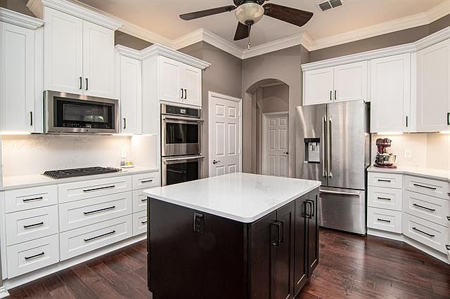 1st image of 904 Quarry Oaks Dr