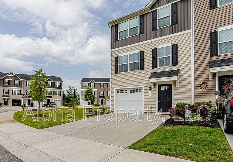 301 Parkridge Way — Photo 2
