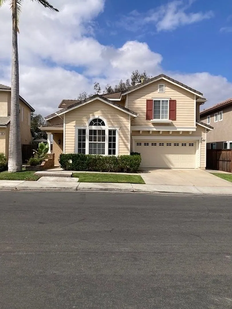 Four-Bedroom Home in Las Flores — Photo 1