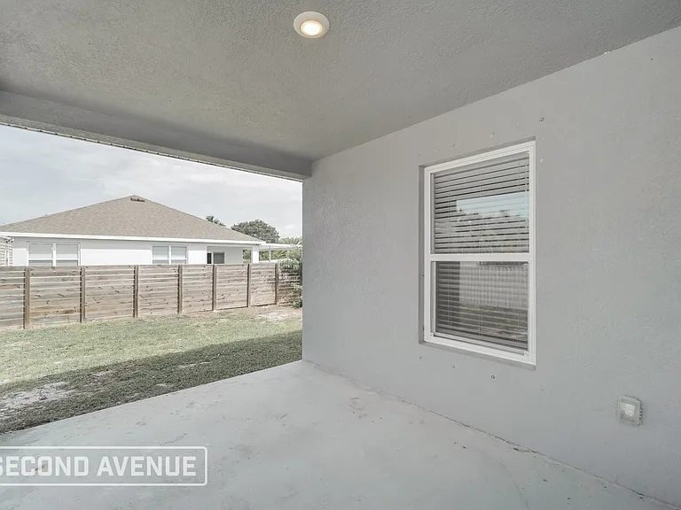 1150 NW 19th Pl — Photo 6