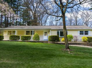 26 Longview Dr, Clifton Park, NY 12065