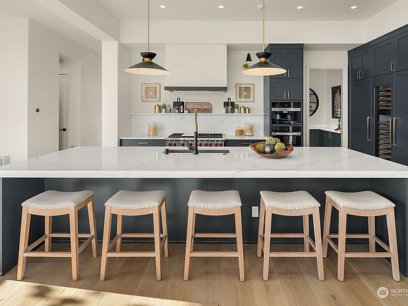 4th image of 510 98th Avenue NE
