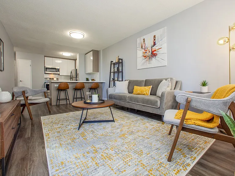 2575 Danforth Ave — Photo 35