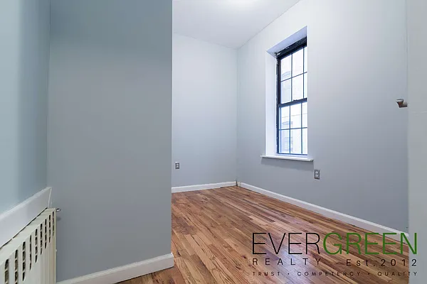 Rented by Evergreen Apartments BK | media 31