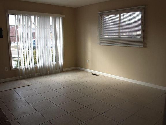 3rd image of 28922 Hales St