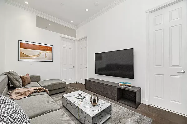 Rented by REAL New York | media 3