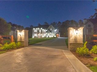 10755 Shallowford Rd, Roswell, GA 30075